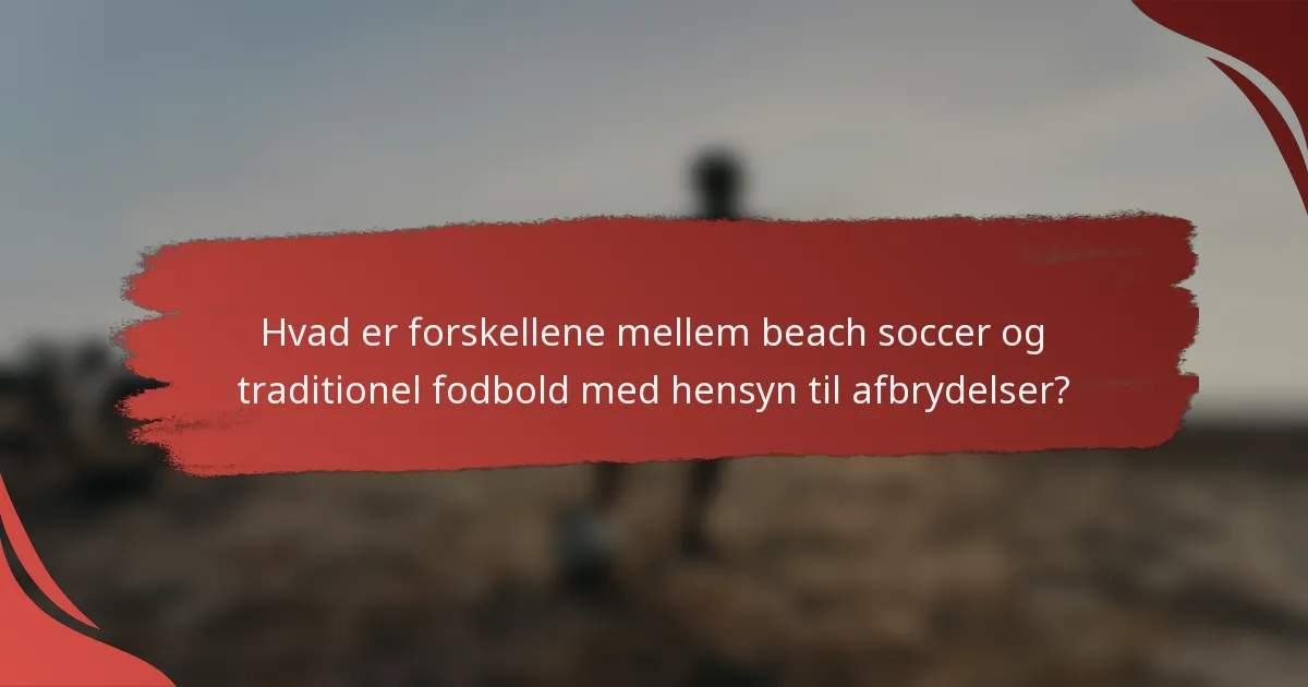 Hvad er forskellene mellem beach soccer og traditionel fodbold med hensyn til afbrydelser?