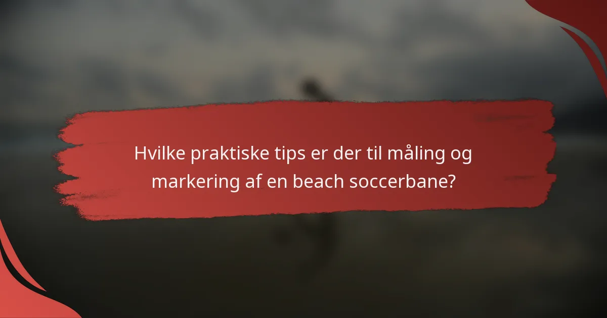 Hvilke praktiske tips er der til måling og markering af en beach soccerbane?