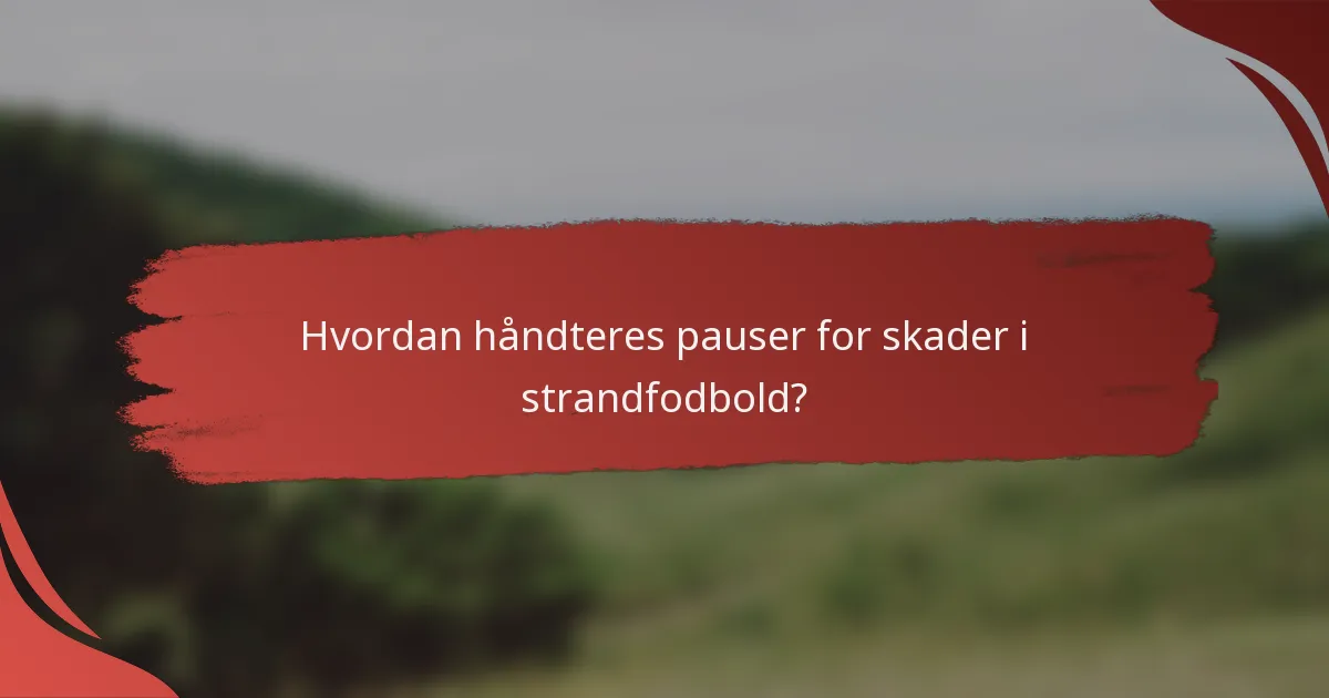 Hvordan håndteres pauser for skader i strandfodbold?